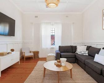 Maison La Plage Brighton - Brighton - Living room