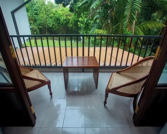 Aaradhya Madu Ganga - Balapitiya - Balkon