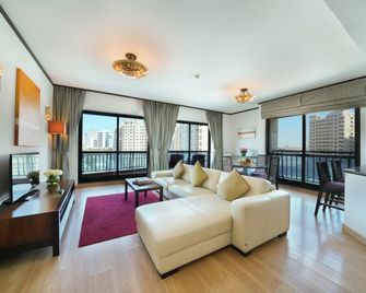 Park Apartments Dubai, an Edge By Rotana Hotel - Dubai - Living room