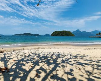 Angra Temporada - انغرا دوس ريس - شاطئ