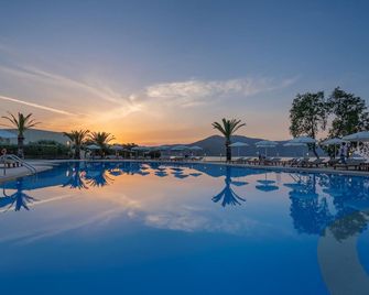 Pilot Beach Resort - Georgioupoli - Pool