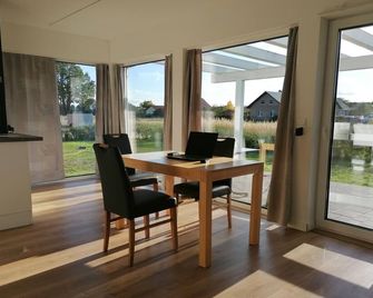 Vacation home just a few hundred meters from the lake with WLAN - Arendsee - Eetruimte