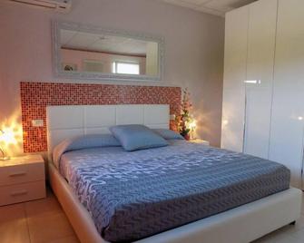 Hotel Residence Sole - Fontanafredda - Bedroom