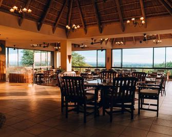 Elephant Hills Resort - Victoria Falls - Restaurante