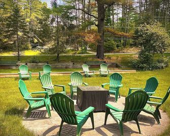 3 Bedroom Cottage With Private Shared Sandy Beach!! - Bristol - Patio