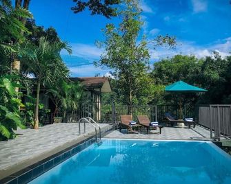 Hotel Yo - Kandy - Pool