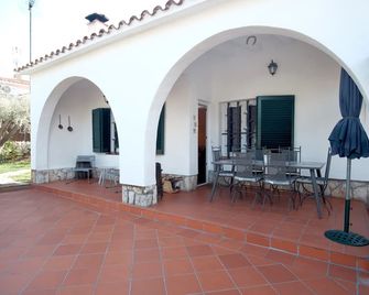 House in Salou 5 minutes from the beach, and 10 from the Golf for up to 8 people - Salou - Patio
