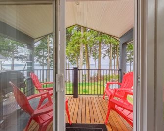 07 - Oceanside7 Cottage - Port McNeil - Balcón