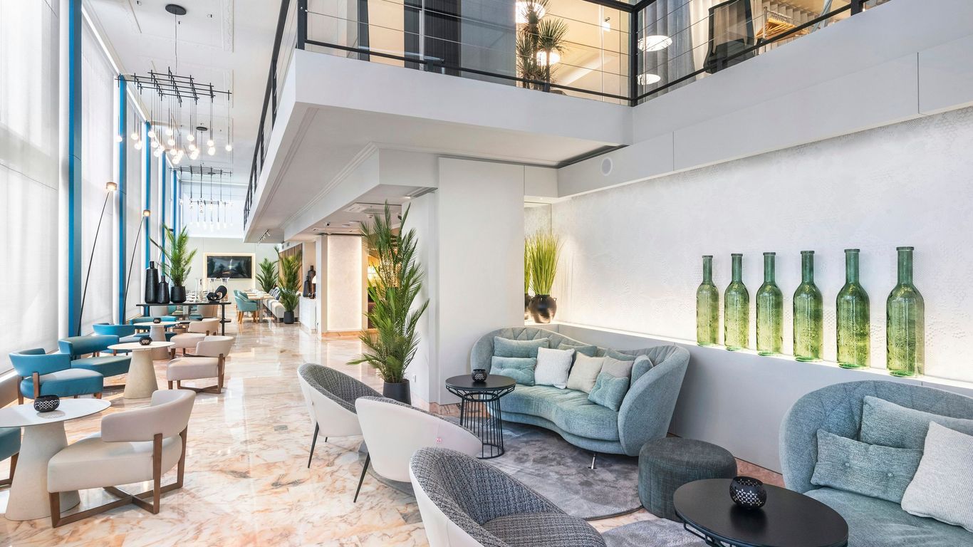 Salles Ciutat del Prat Barcelona Airport