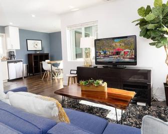 North Park Retreat! Trendy & Tranquil 2br/2ba! - San Diego - Sala de estar