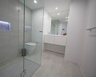 Golden Sands - Private Apartments - Main Beach - Baie