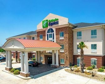 Holiday Inn Express Kenedy By IHG - Kenedy - Building