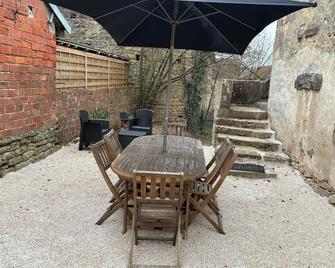 Country House Entirely Renovated By Our Care While Keeping Its Charm - Villeferry - Patio