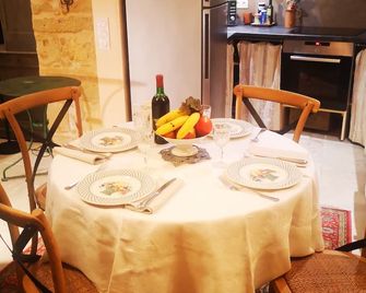 Lovely, luxuriously decorated house, intimate garden in a historic village - Le Buisson-de-Cadouin - Salle à manger