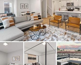 New! Beautiful Minneapolis Home - Minneapolis - Living room