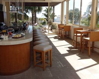 E-Hotel Larnaca Resort & Spa - לרנקה - בר