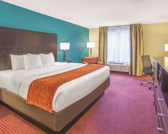 La Quinta Inn & Suites by Wyndham O'Fallon, IL - St. Louis - O'Fallon - Bedroom