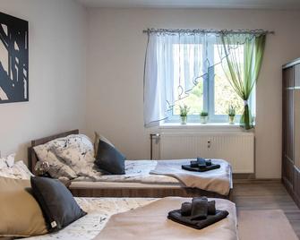 Charming 1-bedroom apartment in pleasant Moravskoslezský kraj with WiFi - Bogumin - Sypialnia