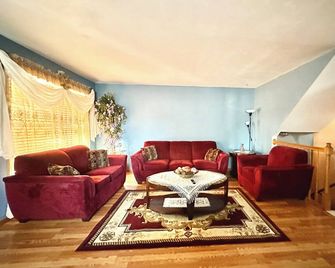 Cozy home by the lake - Cudahy - Living room