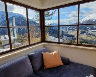 Ferienwohnung 4 Personen Alleinlage am Wald Nähe Skigebiet Hochzeiger - Jerzens - Wohnzimmer