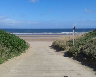 Pet friendly Chalet in Bridlington with sea views - Bridlington - Beach