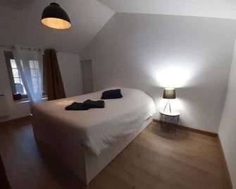 Gite dans maison médiévale Calme Fibre 2 ch - Porte-des-Pierres-Dorées - Habitación