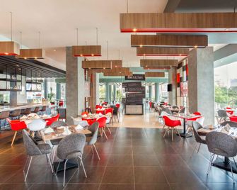 美娜多市中心大道宜必思酒店 (2016 年 4 開幕) - 馬納多 - 美娜多 - 餐廳