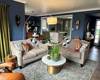 Stunning Home Near Berkeley With Sf Bay Views - El Cerrito - Living room