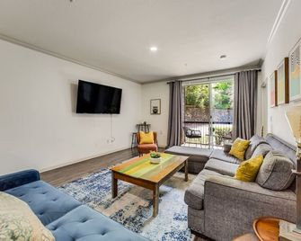 Best Austin Location, Pool, Style + Lots of Extras - 오스틴 - 거실