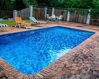 White House Lodge - Victoria Falls - Pool