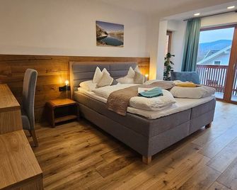 Deluxe double room garden view with south-facing balcony - Gästehaus Bärwald - Seeboden - Habitación