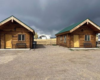 Cozy Canyon Road Cabin with WiFi and AC in peaceful Fairview - Fairview