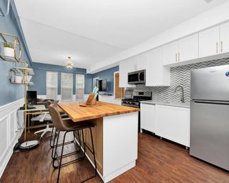 Modern 2 Bedroom in Avondale - Chicago - Kitchen