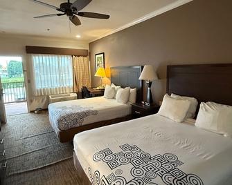 Days Inn by Wyndham Navasota - Navasota - Bedroom