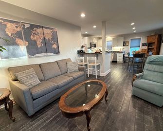 The Dollar House - Albert Lea