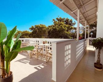 Semiramis Guesthouse - Adamantas - Balcón