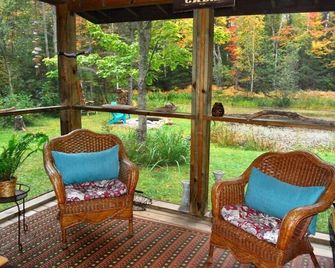 The Copper Squirrel is a secluded full log cabin on 10 acres. - Washburn - Balcony