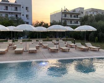 The Blue Wave Hotel - Himara - Piscina