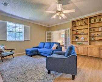 16th and Golden in Diamondhead - Diamondhead - Living room