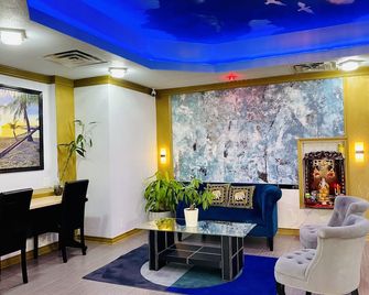 R Nite Star Inn and Suites -Home of the Cowboys & Rangers - ארלינגטון
