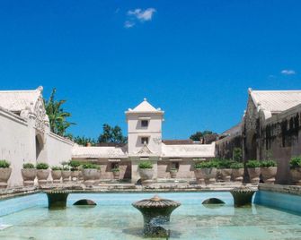 Dasinem Family Homestay - Yogyakarta - Pool