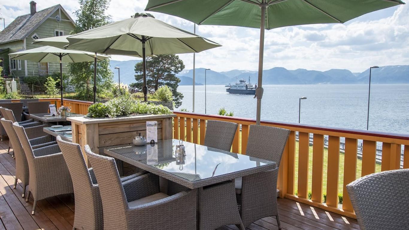 Lavik Fjord Hotel & Apartments
