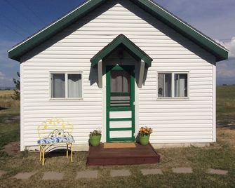 Cabin 2 at Jolley Camper and Cottages - Ashton