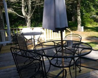 Oceanfront cottage facing Fort Popham near Popham Beach. - Phippsburg - Patio