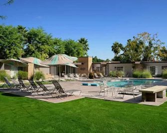 The Hideaway - 21 and Over - A Town & Desert Boutique Hotel - Palm Springs - Piscina