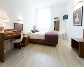 Hotel Centrale - Nago–Torbole - Bedroom
