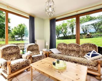 Holiday Home in St Vith with hot tub - Sankt Vith - Living room