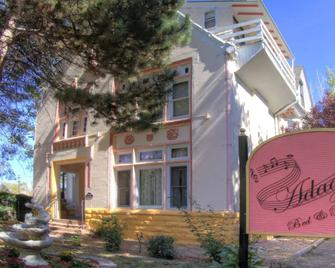 Flora House Denver - Denver - Building