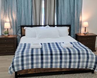 Newly remodeled, comfortable, and beautiful house - Lake Isabella - Bedroom