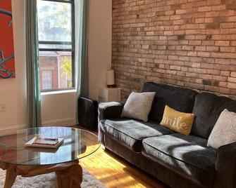 Brooklyn's Best- Sunny & Spacious Brownstone Apt - New York - Living room